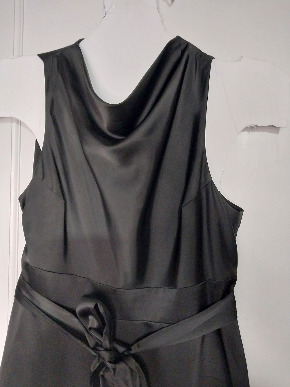 ANTONIO MELANI Black Sleeveless Midi Dress with Waist Tie - Picture 3 of 10
